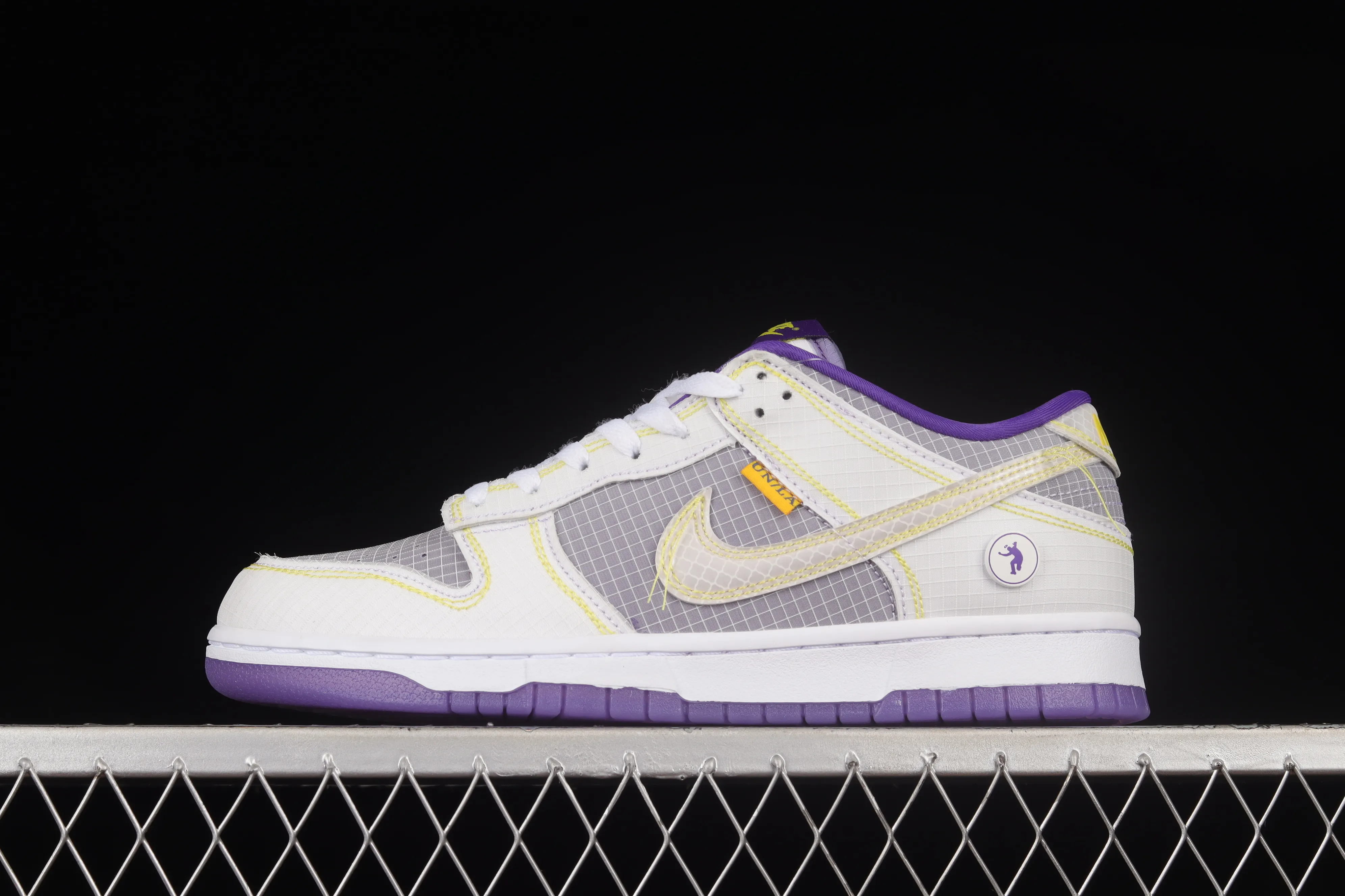 All categories Nk SB Dunk series Nk SB Dunk Low low-top sneakers F version Unlon x Nk SB Dunk Low joint model Los Angeles limited SB smashing backboard fashion casual sneakers DJ9649-500